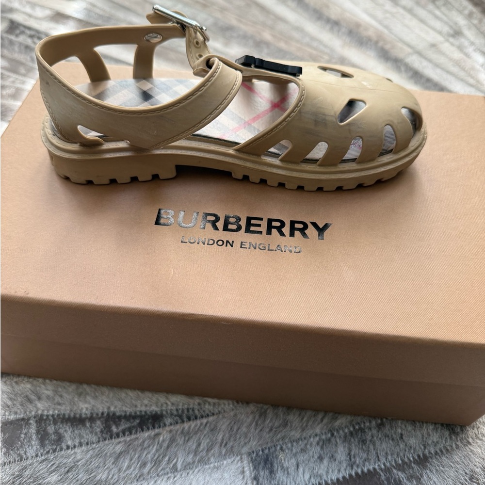 Burberry Kids Beige Sandals with Black Logo - Picture 2 of 8